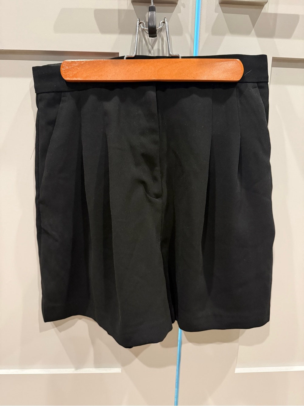 H&M Black Pleated Women's Shorts